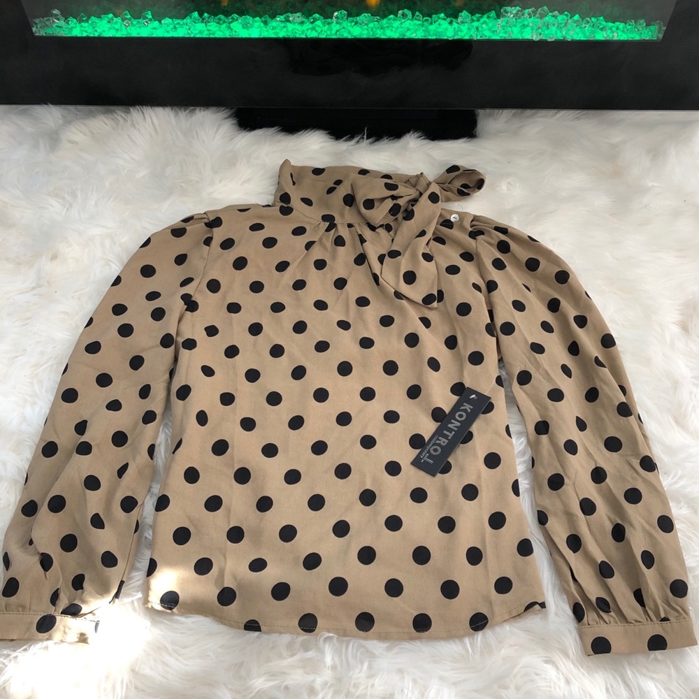 Kontrol contemporary. Long-sleeve top polka dot